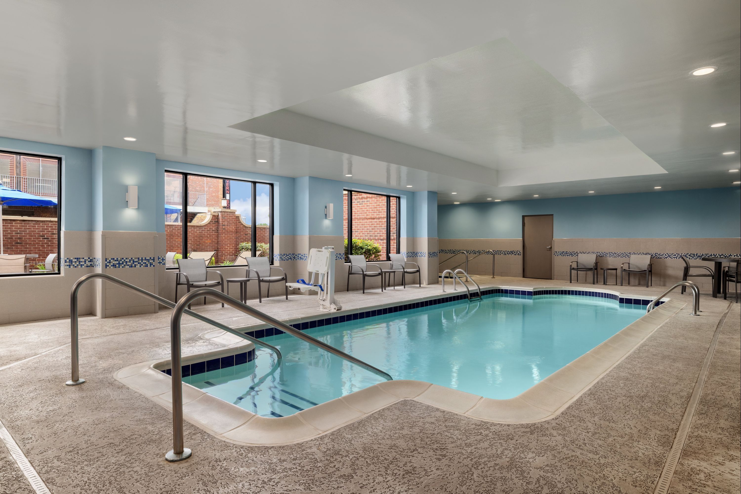 Holiday Inn Express & Suites Indianapolis Dtn-Conv Ctr Area By IHG - אינדיאנאפוליס - בריכה
