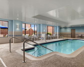 Holiday Inn Express & Suites Indianapolis Dtn-Conv Ctr Area By IHG - Indianapolis - Piscine
