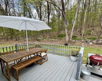 Panoramic Nature Views Hudson Valley Getaway - Cold Spring - Patio