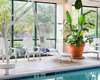 Doubletree Suites by Hilton Hotel Philadelphia West - Plymouth Meeting - Piscina