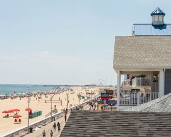 Safari Hotel Boardwalk - Ocean City - Beach