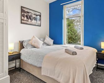 Premium Failsworth Stay - Sleeps up to 14! - Manchester