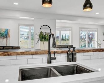 Sunset Inn - Medicine Hat - Kitchen