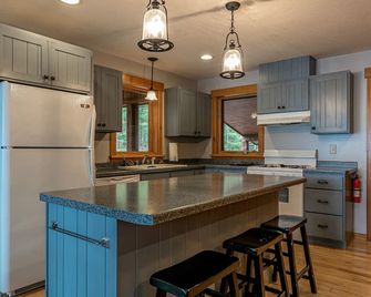 Spacious lakefront home on Little Saint Germain Lake with dock and fire pit! - Saint Germain - Kitchen