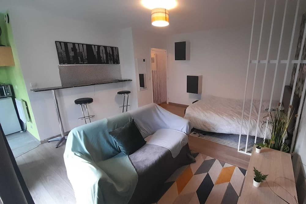 At the foot of the station and in the heart of the town of cergy le haut - Cergy - Sala de estar