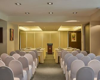 Safir Hotel Doha - Doha - Meeting room