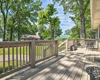 Lake Barkley Waterfront Home with Deck and Boat Dock! - Cadiz - Балкон