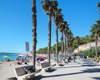 Villa Matisse by Interhome - Cipressa - Playa