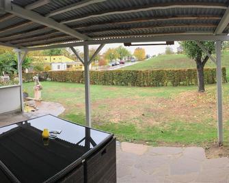 Panoramic apartment in the green - Allensbach - Innenhof