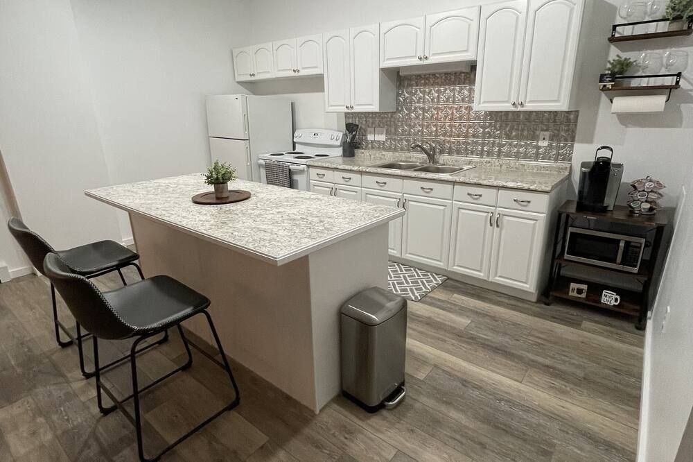 Stay on Main, lovely 1 bedroom renovated unit - East Jordan - Cocina