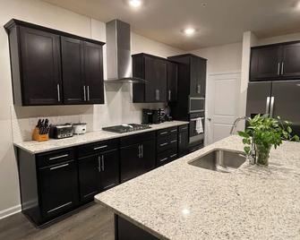 Newly constructed 6 bedroom home - Frederick - Kitchen