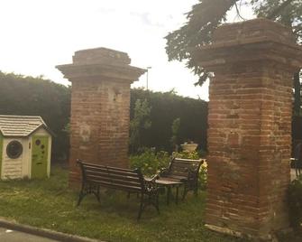 Fasthotel Toulouse Muret - Muret - Patio