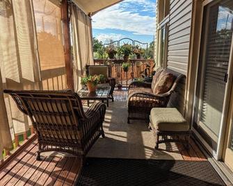 Cozy 2-bedroom condo with WiFi, AC in welcoming Centennial - Centennial - Balcony