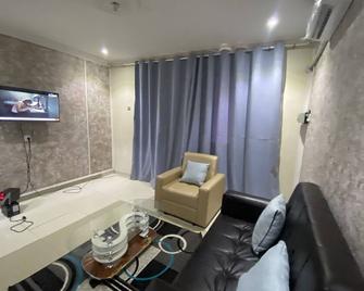 Gombe Appartement Climatisé Propre 1 Chambre Salon Cuisine Wifi Internet Gratuit - Kinshasa