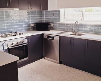 Beachy Apartment Near Penguin Island & Safety Bay - Rockingham - Кухня