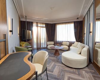 رويال هوتل - ثيسالونيكي - غرفة معيشة