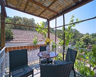 Guest House Matana - Pomena - Balcón