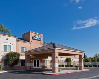 Days Inn by Wyndham Lathrop - Lathrop - Edificio