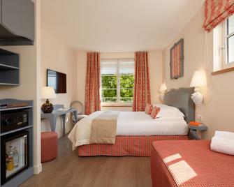 Relais Des Trois Chateaux - Cour-Cheverny - Bedroom
