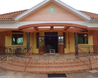 Impala Suites Jinja - Jinja - Building