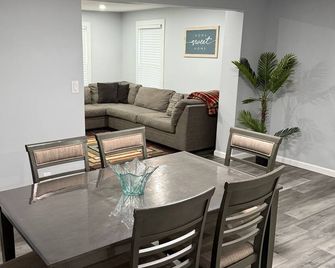 Perfect 3-bedroom home in enjoyable Whitesboro - Whitesboro - Dining room