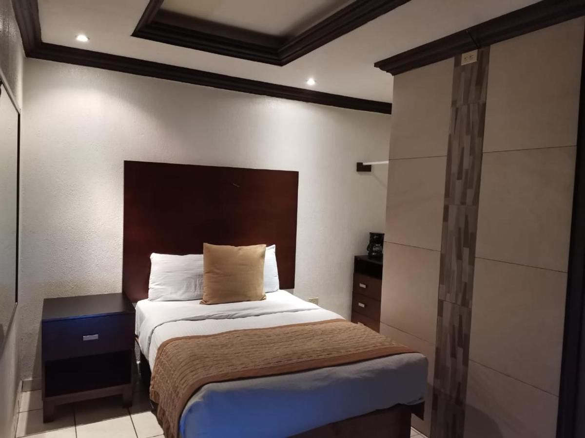 Hotel Don Quijote thumbnail 3