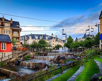 Cozy Chalet on the 9th Hole La Bête Pool Golf - Mont-Tremblant