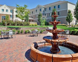 1 Bedroom | Pool & Gym. Free Breakfast - O'Fallon - Patio