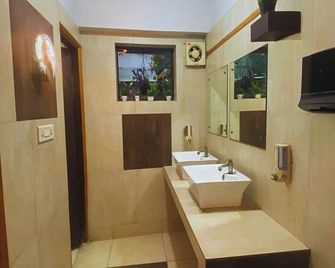 The Kei Inn & Suites Hotel near Salt Lake - Kolkata - Bathroom