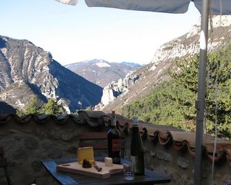 Great full ownership of charm and character in a gorgeous setting - La Motte-Chalançon - Balcón