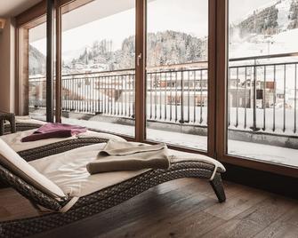 Anthony's Life & Style Hotel - Sankt Anton am Arlberg - Balkon