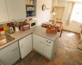 Sailing By - Whitby - Kitchen