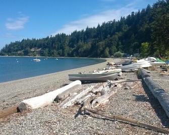 McKees Beach house located on one of the nicest beaches on Port Susan Bay. - Stanwood - Beach