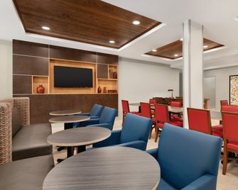 Holiday Inn Express & Suites Lavonia By IHG - Lavonia - Building