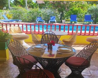 3 Bedroom villa with pool on private gated community - Duncans - Balcón