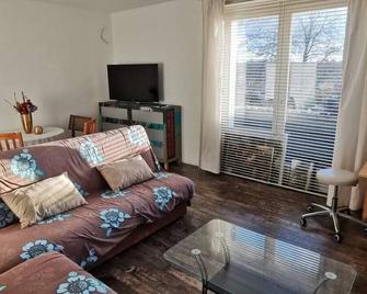Schöne Wohnung in super Lage! Ruhig und dennoch alles sehr gut erreichbar. - Düsseldorf
