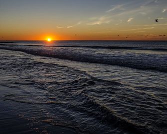 Ocean Side w/ Ocean and Bay views on great beach - Sept. week available - Barnegat Light - Beach