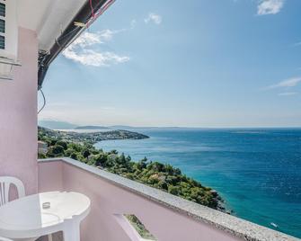 Gorgeous Apartment In Stara Baska 1 - Stara Baška - Balkon