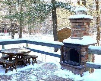 LOCATION!!!brA mountain cabin with western decor at Echo Lake/Cathedral ledge. - Conway - Patio