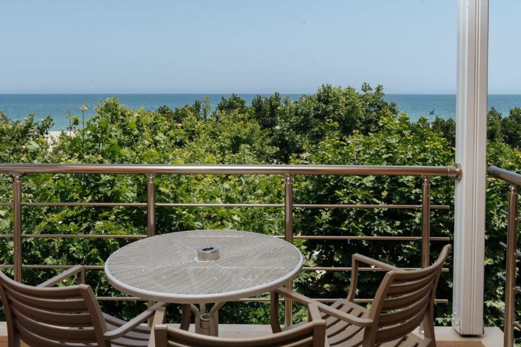 Hotel Giannoulis - Paralia - מרפסת