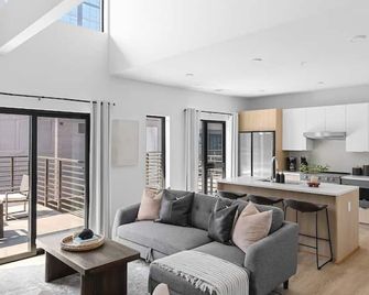 Luxury Penthouse With 2 Floors Pool Pati - Νάσβιλ - Σαλόνι