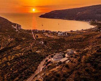 Onar Mani Suites - Neo Oitylo - Playa