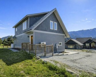 Berg Haus- Close to Town, Hot Tub, Wi-Fi, Views - Leavenworth - Building