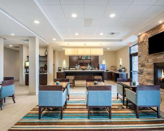 Hawthorn Suites by Wyndham Bridgeport/Clarksburg - Bridgeport - Lobby