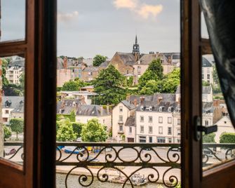 Hôtel La Tour des Anglais - Mayenne - Balcón