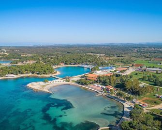 Lovely Apartment In Umag With Kitchen - Umag - Pool