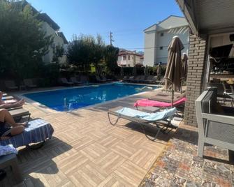 Imperial Apartments - İçmeler - Pool