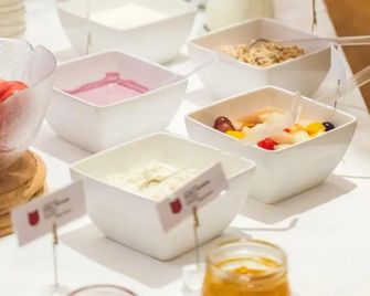 Hotel Schloss Leonstain - Portschach am Wörthersee - Buffet