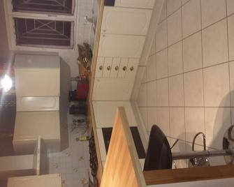 nice house with above ground pool - Camarsac - Escaleras