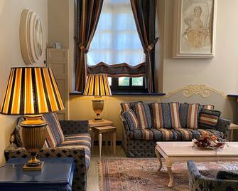 Hotel Villa Malpensa - Vizzola Ticino - Living room